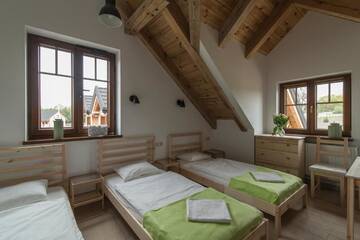 Фото номера Трехместный номер с ванной комнатой Курортные отели Kompleks Małe Dolomity г. Hucisko 2